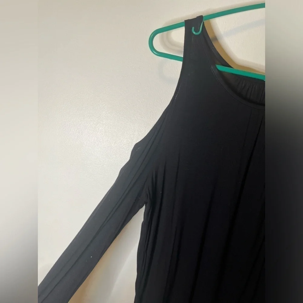 Long sleeve open shoulder top size medium - Picture 4 of 4